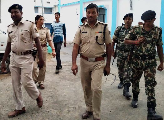 एक बच्चे की मां को जहर पिला कर मार डाला पत्नी को जहर पिला कर मारने वाले पति को गिरफ्तार करने पहुंची पुलिस