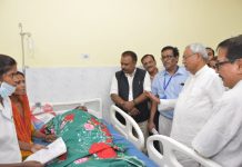 मुख्यमंत्री नीतीश गया के अस्पताल में मिले लू से पीड़ितों से ए.एन.एम.एम.सी.एच. में हीट स्ट्रोक से पीड़ित मरीजों से मुख्यमंत्री ने की मुलाकात, अधिकारियों के साथ समीक्षा बैठक कर दिये आवश्यक दिशा निर्देश