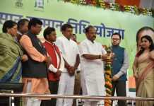 झारखंड में किसानों की समृद्धि के लिए खर्च होंगे 5 हजार करोड़ खेलगांव में आयोजित प्रधानमंत्री किसान सम्मान निधि योजना समारोह का उद्घाटन किया मुख्यमंत्री रघुवर दास ने