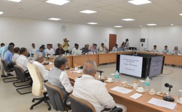 बिहार के मुख्यमंत्री नीतीश ने कहा कि राज्य में बिजनेस बढ़ा है वित्त विभाग द्वारा आयोजित राजस्व प्राप्त करने वाले विभागों की समीक्षा बैठक में मुख्यमंत्री नीतीश कुमार व उप मुख्यमंत्री सुशील कुमार मोदी