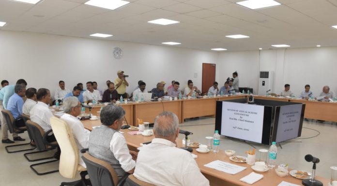 बिहार के मुख्यमंत्री नीतीश ने कहा कि राज्य में बिजनेस बढ़ा है वित्त विभाग द्वारा आयोजित राजस्व प्राप्त करने वाले विभागों की समीक्षा बैठक में मुख्यमंत्री नीतीश कुमार व उप मुख्यमंत्री सुशील कुमार मोदी