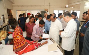 रिम्स में मरीजों को निजी अस्पताल जैसी व्यवस्था का निर्देश मंगलवार को रिम्स, रांची का औचक निराक्षण करने पहुंचे मुख्यमंत्री रघुवर दास