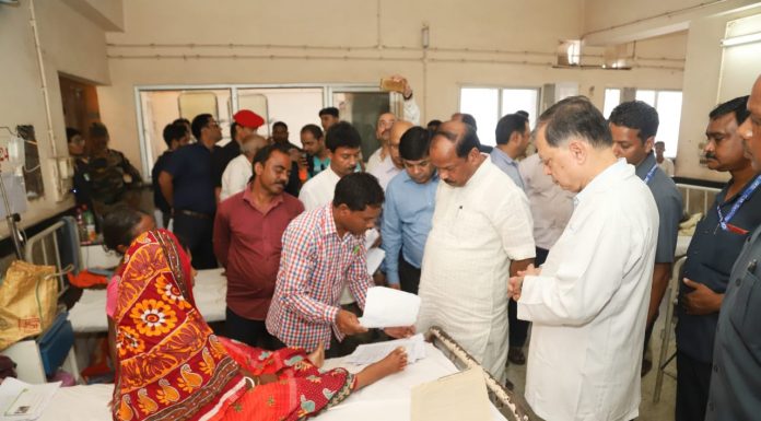 रिम्स में मरीजों को निजी अस्पताल जैसी व्यवस्था का निर्देश मंगलवार को रिम्स, रांची का औचक निराक्षण करने पहुंचे मुख्यमंत्री रघुवर दास