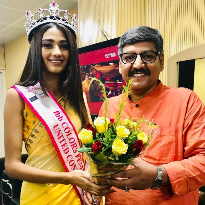 25madhav एयरपोर्ट पर श्रेया का स्वागत करते बिहार कांग्रेस रिसर्च विभाग एवं मैनिफेस्टो कमिटी के चेयरमैन आनन्द माधव