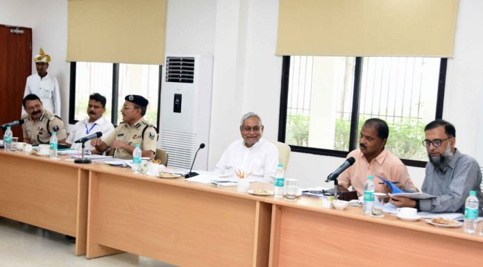 बिहार में क्राइम कंट्रोल के लिए पुलिस की गश्त बढ़ायी जाये बिहार के मुख्यमंत्री नीतीश कुमार ने विधि व्यवस्था की समीक्षा की