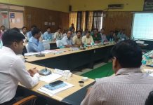 बैंक कर्ज बांटने की रफ्तार बढ़ायें, नालंदा जिलाधिकारी का निर्देश बैंक अधिकारियों के साथ बैठक करते नालंदा जिलाधिकारी