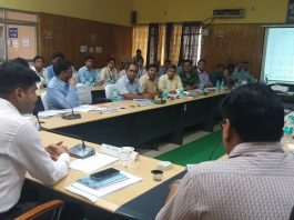 बैंक कर्ज बांटने की रफ्तार बढ़ायें, नालंदा जिलाधिकारी का निर्देश बैंक अधिकारियों के साथ बैठक करते नालंदा जिलाधिकारी