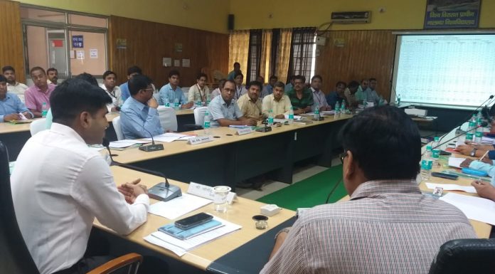 बैंक कर्ज बांटने की रफ्तार बढ़ायें, नालंदा जिलाधिकारी का निर्देश बैंक अधिकारियों के साथ बैठक करते नालंदा जिलाधिकारी