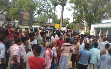 बस में बिजली करंट दौड़ा, 3 लोगों की मौत, 27 घायल दुर्घटना के बाद जुटी भीड़