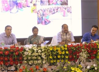 झारखंड में आंगनबाड़ी सेविका-सहायिका के खाली पद 15 दिनों में भरें मुख्यमंत्री रघुवर दास झारखंड मंत्रालय में राज्य भर के जिला समाज कल्याण पदाधिकारी, सहायक निदेशक, सामाजिक सुरक्षा कोषांग और बाल विकास परियोजना पदाधिकारी के साथ आयोजित बैठक में शामिल हुए।