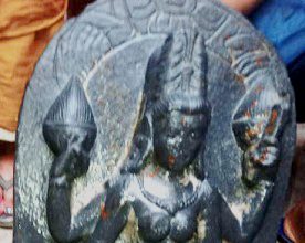 नालंदा में तालाब खोदते वक्त मिली अति प्राचीन मूर्तियां नालंदा में तालाब खुदाई के दौरान मिली प्राचीन मूर्ति