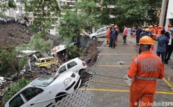 पुणे में दीवार से दब कर 15 बिहारी मजदूरों की मौत पुणे में आवासीय परिसर की दीवार ढही, 15 की मौत