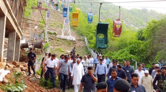 राजगीर के अलावा 8 और स्थानों पर बनेगा रोप वेः नीतीश राजगीर में रोप वे निर्माण का मुआयना करते मुख्यमंत्री नीतीश कुमार