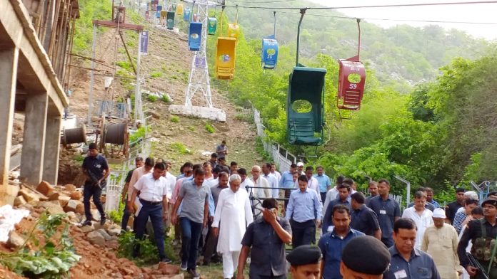 राजगीर में रोप वे निर्माण का मुआयना करते मुख्यमंत्री नीतीश कुमार