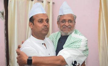 बिहार में बैट्री चालित वाहनों पर 50 % कम टैक्सः सुशील मोदी ईद की मुबारकवाद देते बिहार के उप मुख्यमंत्री सुशील कुमार मोदी