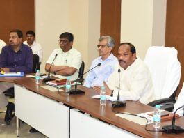 झारखंड में बिजली संकट पर सीएम रघुवर दास ने की बैठक मुख्यमंत्री ने आज झारखंड मंत्रालय में ऊर्जा विभाग (ट्रांसमिशन लाइन) की परियोजनाओं की कार्य प्रगति पर उच्चस्तरीय समीक्षा बैठक की