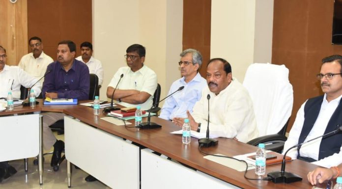 झारखंड में बिजली संकट पर सीएम रघुवर दास ने की बैठक मुख्यमंत्री ने आज झारखंड मंत्रालय में ऊर्जा विभाग (ट्रांसमिशन लाइन) की परियोजनाओं की कार्य प्रगति पर उच्चस्तरीय समीक्षा बैठक की