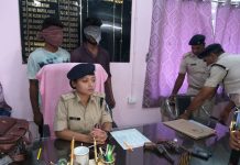 मोकामा में पुलिस को मिली बड़ी कामयाबी, 2 वाहन लुटेरे गिरफ्तार वाहन लुटेरा गिरोह के दो सदस्यों के पकड़े जाने और बरामदगी की जानकारी देतीं ASP लिपि सिंह