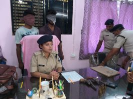 मोकामा में पुलिस को मिली बड़ी कामयाबी, 2 वाहन लुटेरे गिरफ्तार वाहन लुटेरा गिरोह के दो सदस्यों के पकड़े जाने और बरामदगी की जानकारी देतीं ASP लिपि सिंह