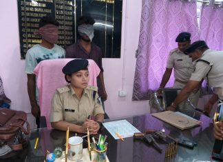 मोकामा में पुलिस को मिली बड़ी कामयाबी, 2 वाहन लुटेरे गिरफ्तार वाहन लुटेरा गिरोह के दो सदस्यों के पकड़े जाने और बरामदगी की जानकारी देतीं ASP लिपि सिंह