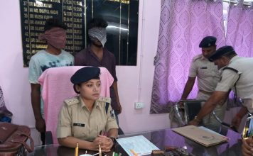 मोकामा में पुलिस को मिली बड़ी कामयाबी, 2 वाहन लुटेरे गिरफ्तार वाहन लुटेरा गिरोह के दो सदस्यों के पकड़े जाने और बरामदगी की जानकारी देतीं ASP लिपि सिंह