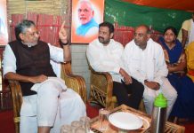 बिहार के 5 शहरों में वायु गुणवत्ता जांच केंद्र खोले जायेंगेः सुमो पिछले दिनों विधान पार्षद श्री संतोष सिंह की पत्नी का असामयिक निधन हो गया था, उनके घर बघिनि जिला कैमूर जाकर उपख्यमंत्री ने श्री संतोष सिंह एवं उनके परिजनो से मुलाकात की