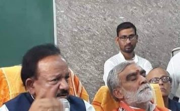 मुजफ्फरपुर में चमकी बुखार से बच्चों का बचाव अब राम भरोसे चमकी बुखार का जायजा लेने मुजफ्फरपुर पहुंचे केंद्रीय स्वास्थ्य मंत्री हर्षवर्द्धन के प्रेस कांफ्रेस में ऊंघते दिखे केंद्रीय स्वास्थ्य राज्यमंत्री अश्विनी चौबेो