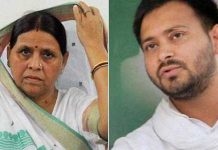 आरजेडी के पोस्टर खोल रहे हैं नीतीश कुमार के सुशासन की पोल आरजेडी के नेता राबड़ी देवी और तेजस्वी यादव ने पोस्टर वार से नीतीश के सुशासन को दी चुनौती