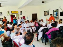 राहुल गांधी के अलावा कांग्रेस के पास दूसरा विकल्प नहींः आनंद बैठक को संबोधित करते आनंद माधव