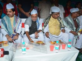 हिन्दू-मुस्लिम मिल कर करें देश व राज्य का विकासः सुशील मोदी उप मुख्यमंत्री सुशील कुमार मोदी की इफ्तार पार्टी में शामिल हुईं राजनीतिक हस्तियां