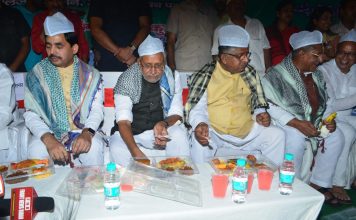 हिन्दू-मुस्लिम मिल कर करें देश व राज्य का विकासः सुशील मोदी उप मुख्यमंत्री सुशील कुमार मोदी की इफ्तार पार्टी में शामिल हुईं राजनीतिक हस्तियां