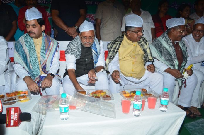 उप मुख्यमंत्री सुशील कुमार मोदी की इफ्तार पार्टी में शामिल हुईं राजनीतिक हस्तियां
