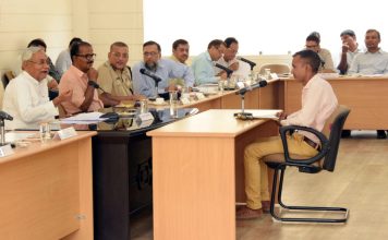 नीतीश कुमार ने कहा- JDU धारा 370 हटाये जाने के पक्ष में नहीं लोक संवाद कार्यक्रम में मुख्यमंत्री नीतीश कुमार