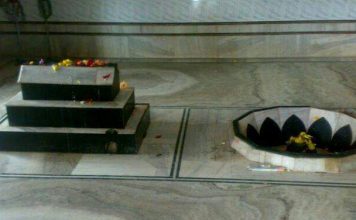 एक मंदिर ऐसा भी, जहां शिवलिंग व मजार एक ही छत के नीचे! खुदनेश्वर मंदिर, जहां शिवलिंग व मजार एक ही छत के नीचे हैं