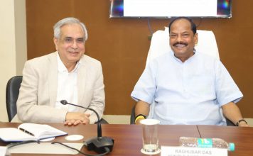 झारखंड कई मामलों में दूसरे राज्यों से आगे निकल चुका हैः सीएम मुख्यमंत्री श्री रघुवर दास की अध्यक्षता एवं नीति आयोग के उपाध्यक्ष डॉ राजीव कुमार की उपस्थिति में झारखण्ड सरकार और नीति आयोग की बैठक झारखण्ड मंत्रालय में हुई।