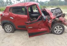 अनियंत्रित कार खड़े ट्रक से टकराई, मौके पर 4 की मौत ट्रक से टकरा कर दुर्घटनाग्रस्त हुई कार