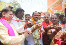 स्वच्छता व विनम्रता के मूलमंत्र के साथ देवघर मेले का शुभारंभ देवघर श्रावणी मेले का उद्घाटन करते झारखंड के मुख्यमंत्री रघुवर दास