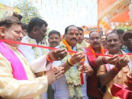 स्वच्छता व विनम्रता के मूलमंत्र के साथ देवघर मेले का शुभारंभ देवघर श्रावणी मेले का उद्घाटन करते झारखंड के मुख्यमंत्री रघुवर दास