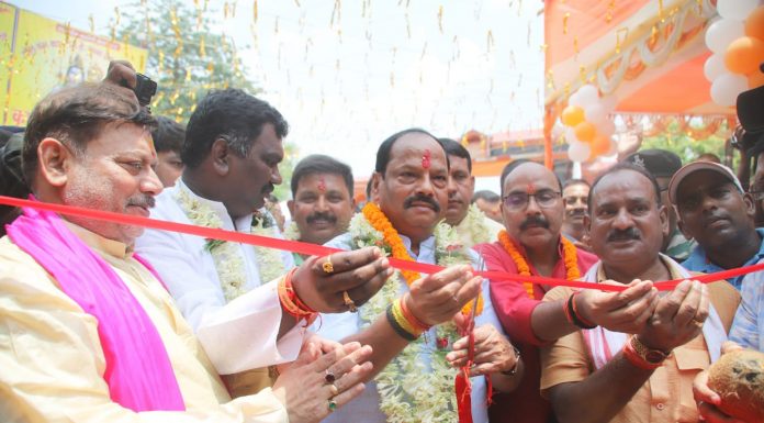 स्वच्छता व विनम्रता के मूलमंत्र के साथ देवघर मेले का शुभारंभ देवघर श्रावणी मेले का उद्घाटन करते झारखंड के मुख्यमंत्री रघुवर दास