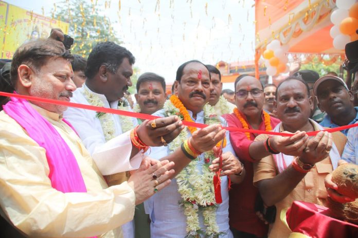 देवघर श्रावणी मेले का उद्घाटन करते झारखंड के मुख्यमंत्री रघुवर दास