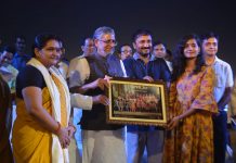 ‘सुपर 30’ फिल्म की बिहार के डिप्टी सीएम सुशील मोदी ने तारीफ की किलकारी भवन, पटना में आयोजित समारोह में फिल्म ‘सुपर 30’ के बाल कालाकारों व उनके अभिभावकों को सम्मानित करने के बाद उन्हें सम्बोधित करते हुए उपमुख्यमंत्री सुशील कुमार मोदी।