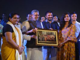 ‘सुपर 30’ फिल्म की बिहार के डिप्टी सीएम सुशील मोदी ने तारीफ की किलकारी भवन, पटना में आयोजित समारोह में फिल्म ‘सुपर 30’ के बाल कालाकारों व उनके अभिभावकों को सम्मानित करने के बाद उन्हें सम्बोधित करते हुए उपमुख्यमंत्री सुशील कुमार मोदी।