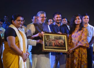 ‘सुपर 30’ फिल्म की बिहार के डिप्टी सीएम सुशील मोदी ने तारीफ की किलकारी भवन, पटना में आयोजित समारोह में फिल्म ‘सुपर 30’ के बाल कालाकारों व उनके अभिभावकों को सम्मानित करने के बाद उन्हें सम्बोधित करते हुए उपमुख्यमंत्री सुशील कुमार मोदी।