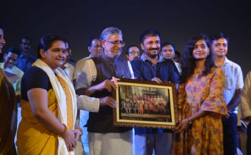 ‘सुपर 30’ फिल्म की बिहार के डिप्टी सीएम सुशील मोदी ने तारीफ की किलकारी भवन, पटना में आयोजित समारोह में फिल्म ‘सुपर 30’ के बाल कालाकारों व उनके अभिभावकों को सम्मानित करने के बाद उन्हें सम्बोधित करते हुए उपमुख्यमंत्री सुशील कुमार मोदी।