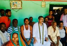 भागलपुर में जनसंपर्क अभियान के दौरान आज आनन्द माधव ने जनसंपर्क करते कांग्रेस नेता आनन्द माधव