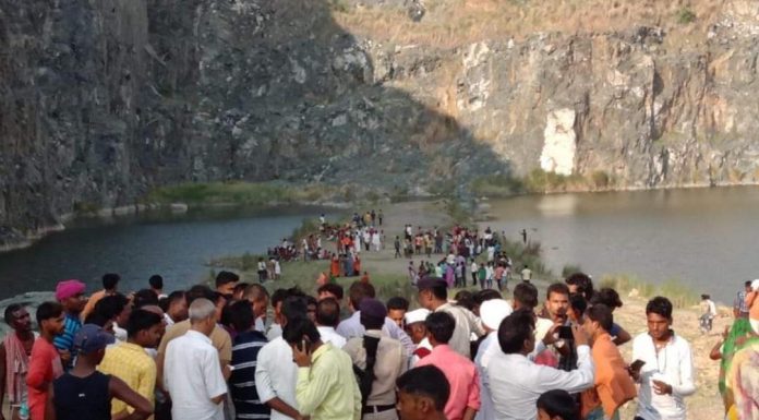 बिहार के नवादा में 4 और कटिहार में 2 लोगों की डूबने से मौत नवादा में इसी खदान पांड में डूबने से 4 की मौत हो गयी