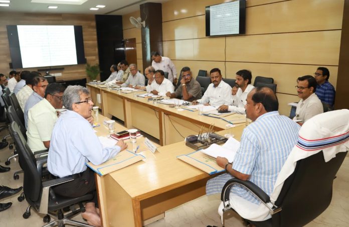 मुख्यमंत्री रघुवर दास ने झारखंड मंत्रालय में झारखंड राज्य वन्य जीव पर्षद की बैठक की