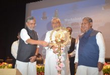 बिहार के किसी भी क्षेत्र से पटना 5 घंटे में पहुंचने के लक्ष्य पर काम कार्यशाला का उद्धाटन करते मुख्यमंत्री नीतीश कुमार, उपमुख्यमंत्री सुशील मोदी और पथ निर्माण मंत्री नंद किशोर यादव