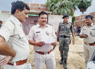 अंधाधुंध फायरिंग से दहला बिहारशरीफ का बनौलिया, 2 गिरफ्तार घटना स्थल पर कैंप करते थानाध्यक्ष