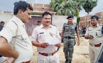 अंधाधुंध फायरिंग से दहला बिहारशरीफ का बनौलिया, 2 गिरफ्तार घटना स्थल पर कैंप करते थानाध्यक्ष